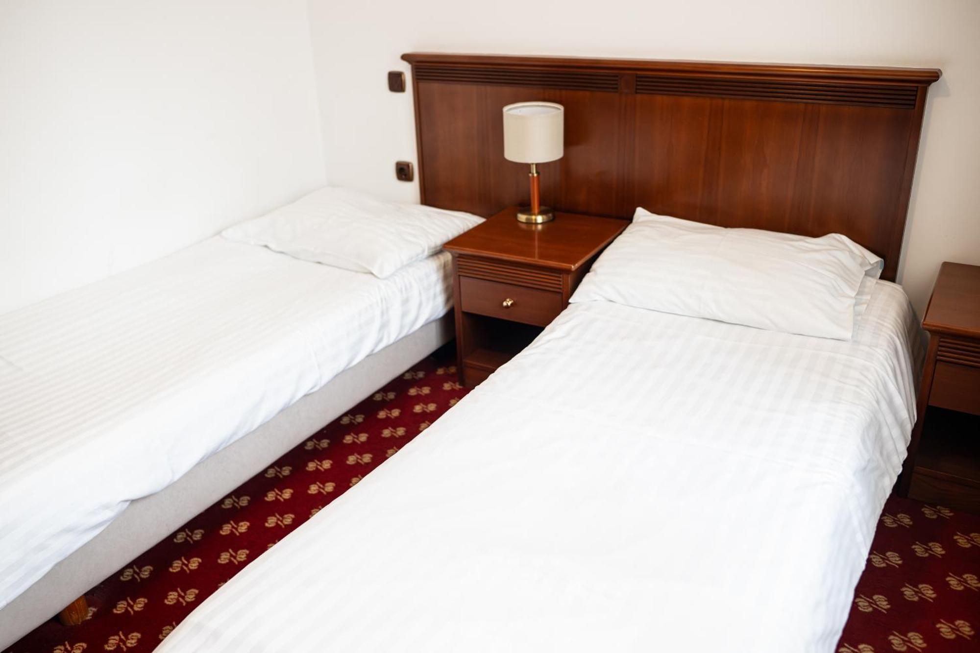 Hotel Zvezda 무르스카소보타 외부 사진