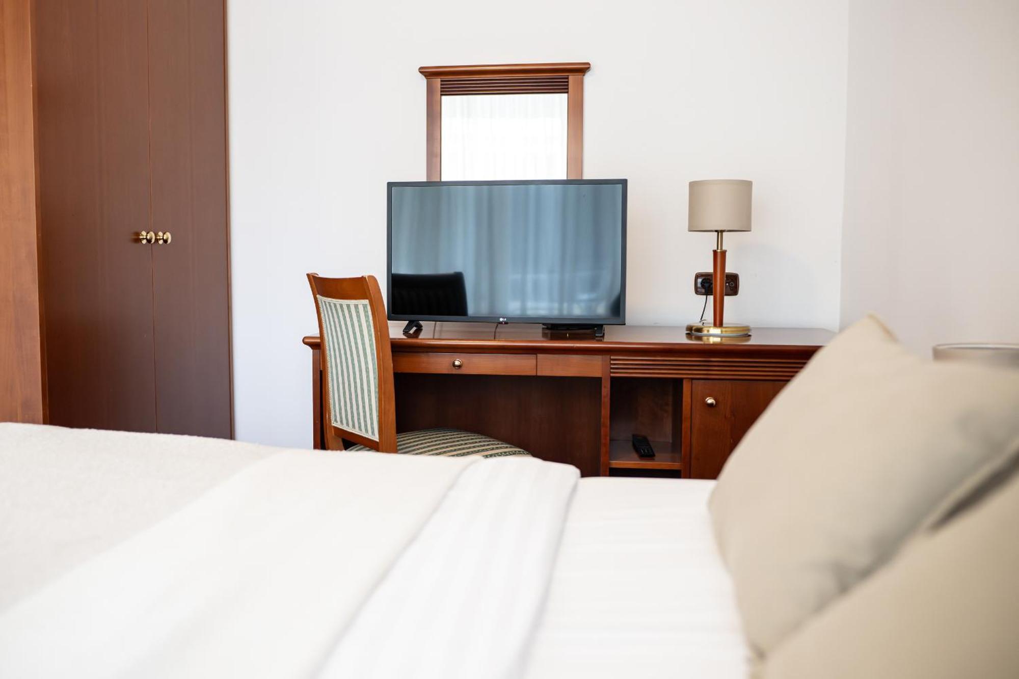 Hotel Zvezda 무르스카소보타 외부 사진