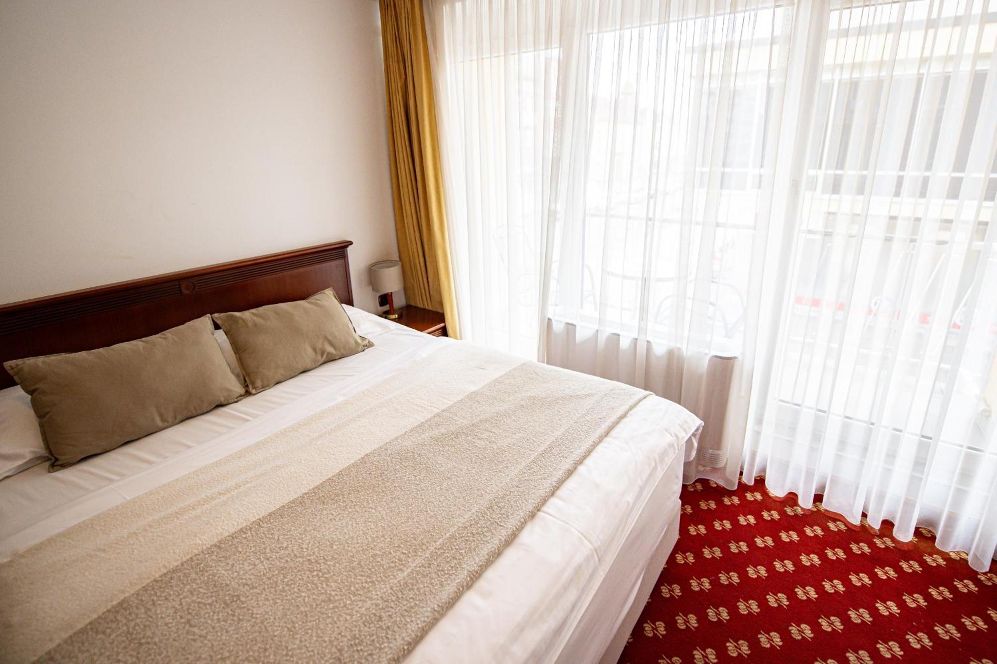 Hotel Zvezda 무르스카소보타 외부 사진